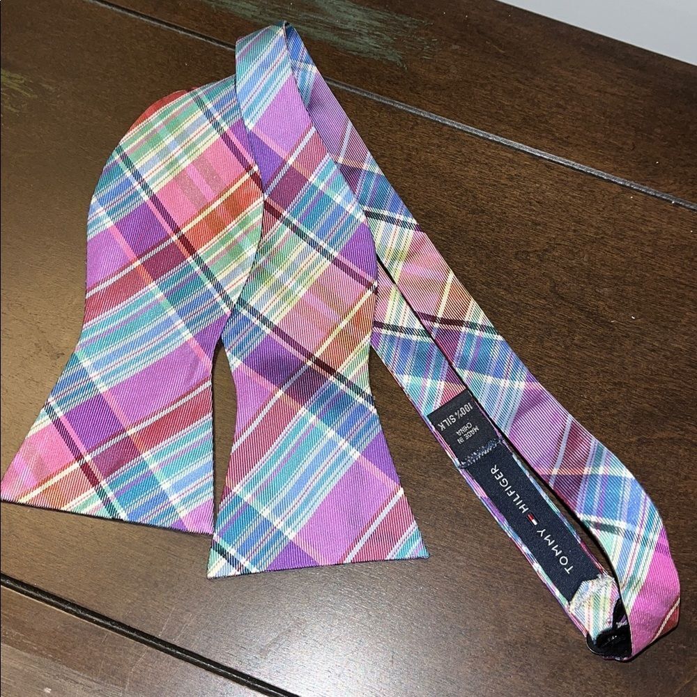 Tommy Hilfiger Pink Purple Green Plaid Tartan 100% silk Print mens bow neck tie